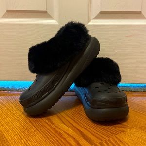 Crocs Fureal Men’s 5/ Women’s 7 Black Platform Fuzz Clog